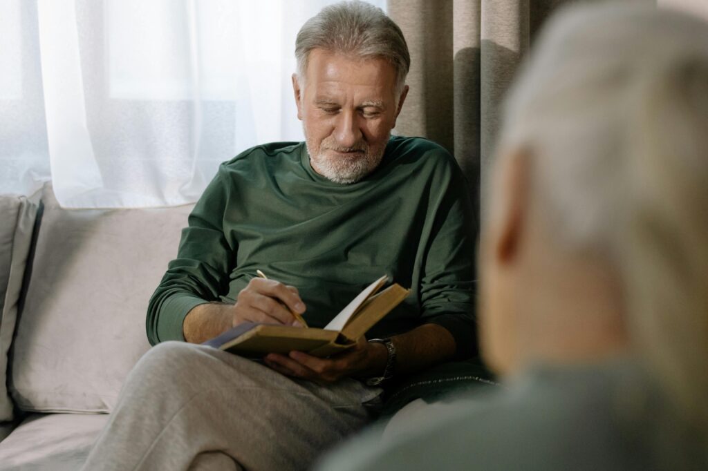 retirees discussing their retirement privacy